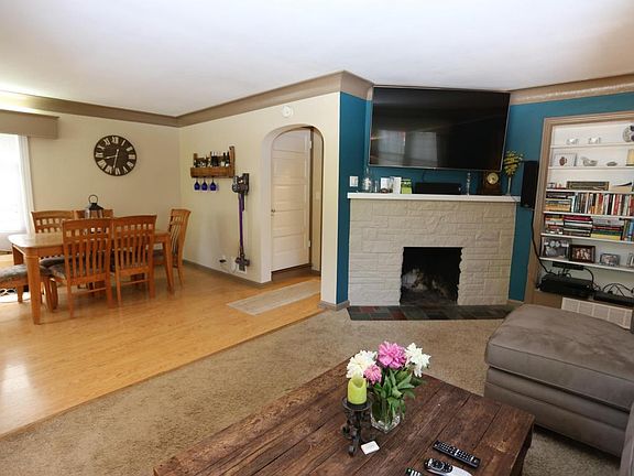 4th image of 1022 S Park St