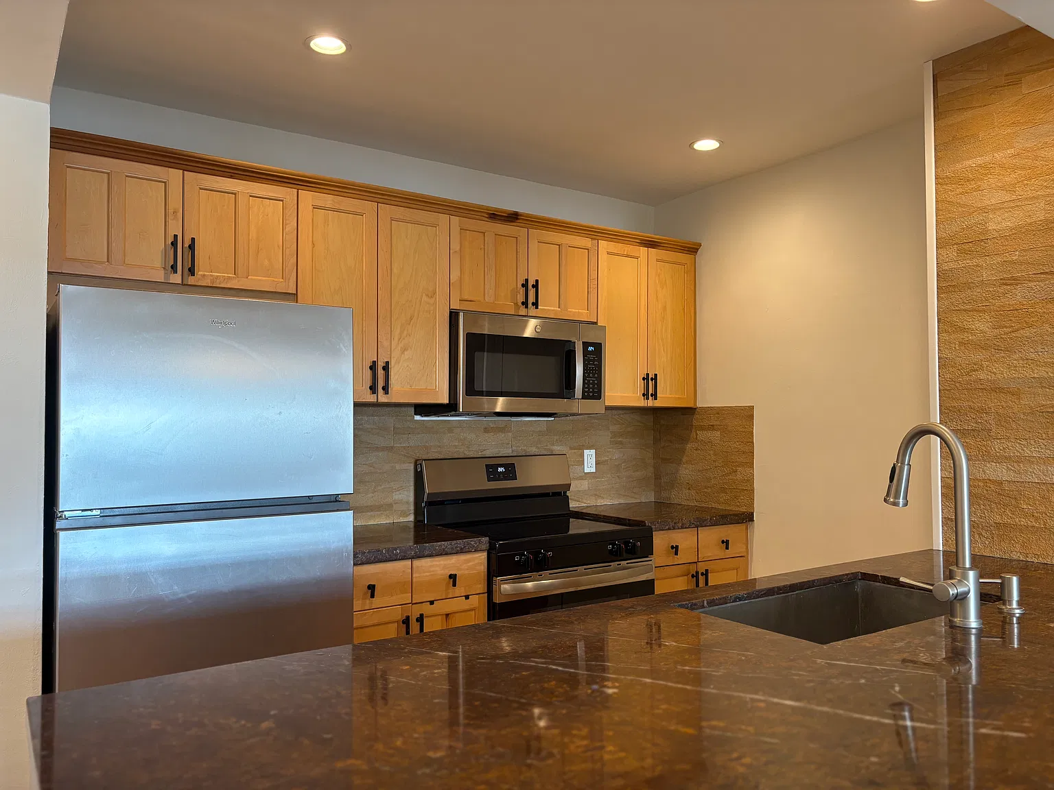1 bed, 665 sqft, $2,000 — Photo 3