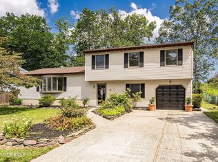 13 Grouse Dr, Bayville, NJ 08721