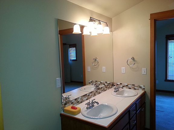 2 sink bathroom