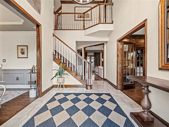 2nd image of 512 Laurel Oak Dr