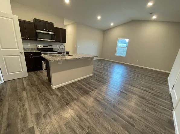417 S Longbranch Dr #417, Maize, KS 67101