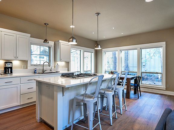 4th image of 61388 Big Eddy Cir