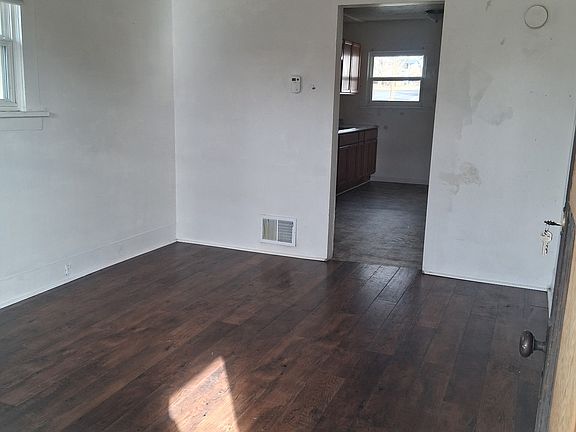 4th image of 409 E Flaming Gorge Way