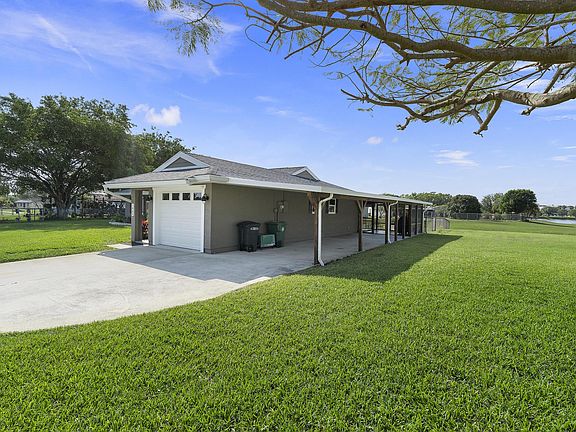 4th image of 1462 SE Marisol Ln