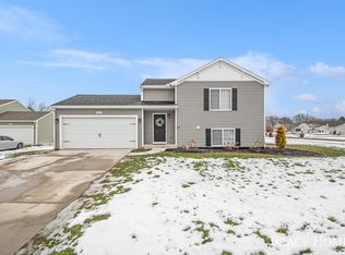 547 Tall Ridge Dr, Middleville, MI 49333