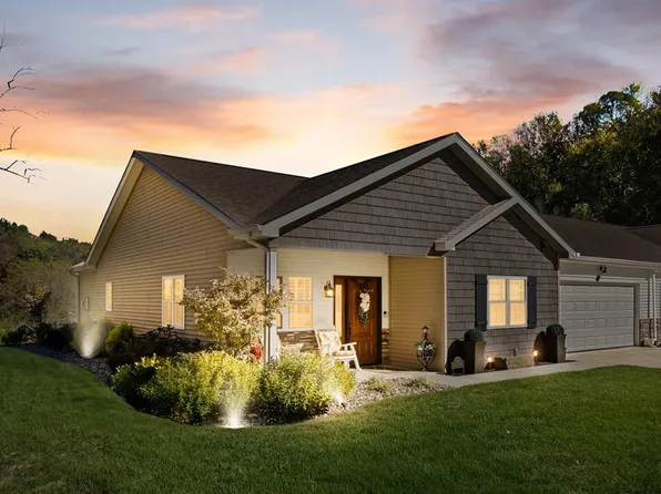 16 Crimson Way, Wheeling, WV 26003