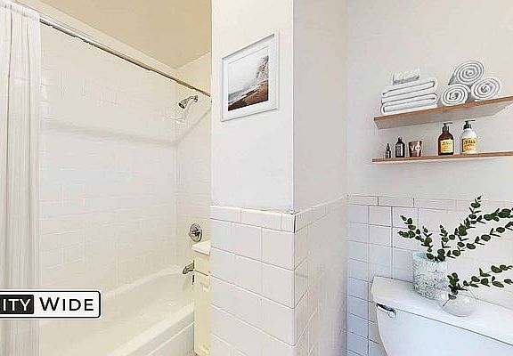 4th image of 402 E 78th St APT 18