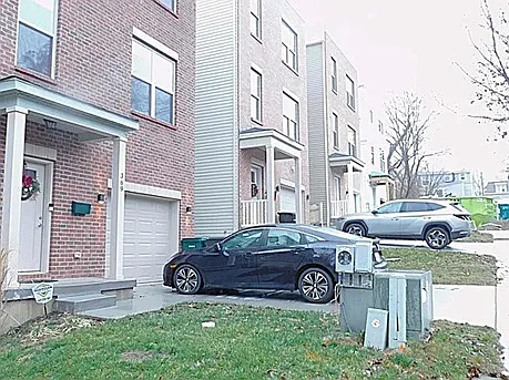 3 bed, 2169 sqft, $3,000 — Photo 2