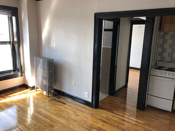 4th image of 846 W Montrose Ave APT 406