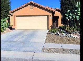 688 W Flaming Arrow Dr, Green Valley, AZ 85614
