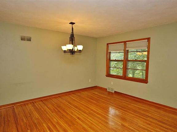 5th image of 105 Tracy Dr