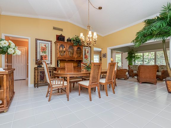 5th image of 10251 Green Trail Dr N