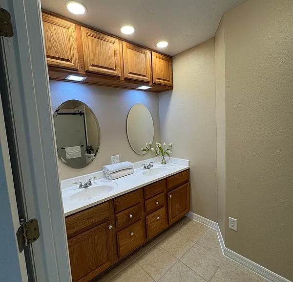 839 Assembly Ct — Photo 11