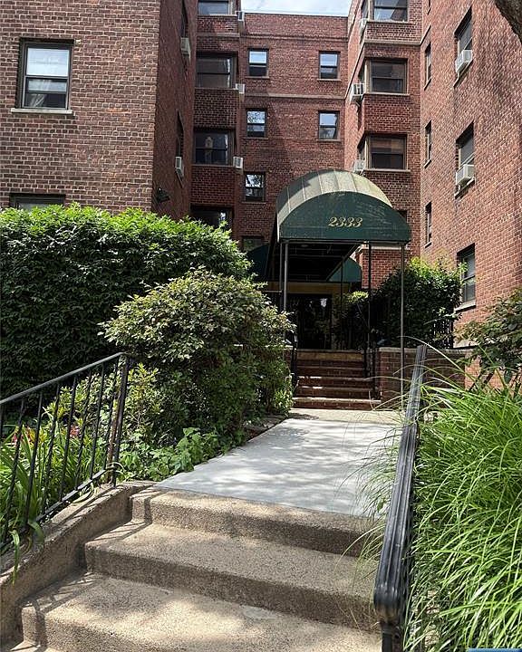 1st image of 2333 Hudson Ter APT E2