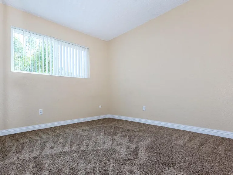 Dorado Plaza Apartments — Photo 37
