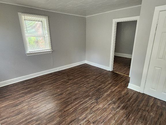 3rd image of 3020 Searsdale Ave