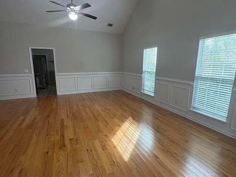 2021 Dundee Way — Photo 3