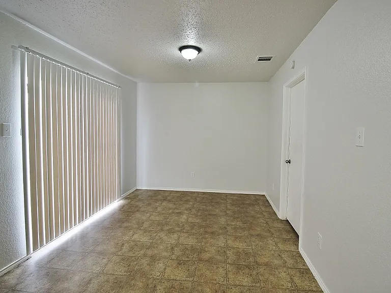 3325 Tioga St — Photo 7
