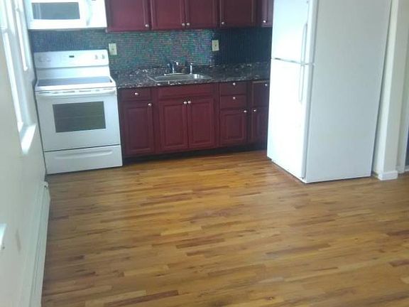 5th image of 370 Main St APT 1B