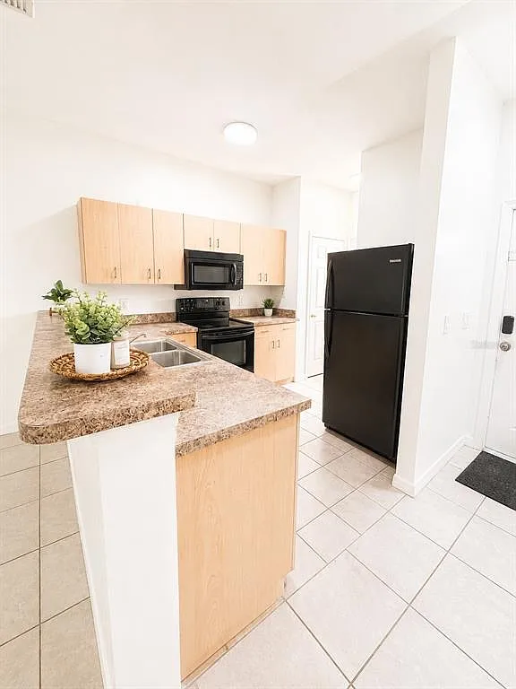 2 bed, 2.0 bath, 1218 sqft, $1,600 — Photo 3