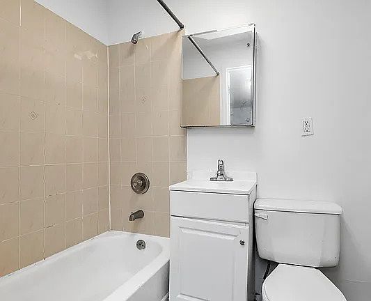 4th image of 247 W 63rd St APT 4G