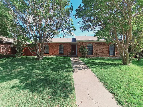 3726 Red Oak Dr Photo 1