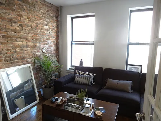 Rented by Blue Egg Realty Corp | media 41