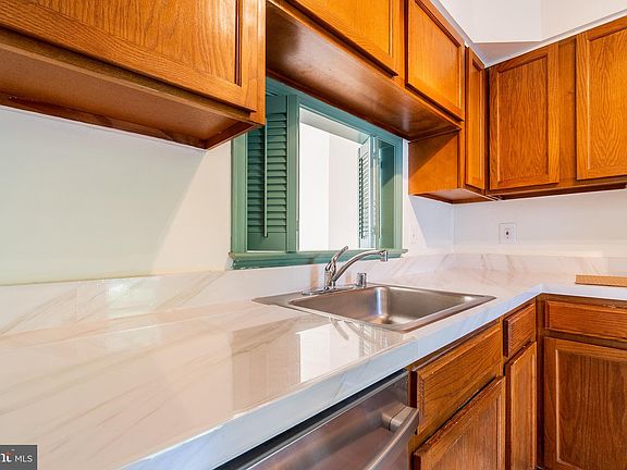 5th image of 6345 Chimney Wood Ct