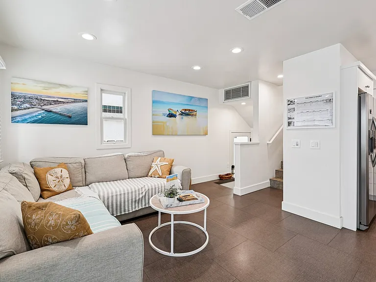 722 Sunset Ct — Photo 9