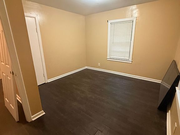 3rd image of 1711 Young Rd