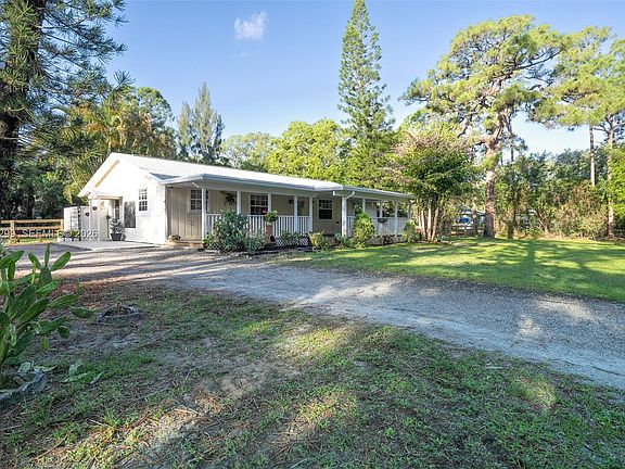 2nd image of 15160 Scotts Pl