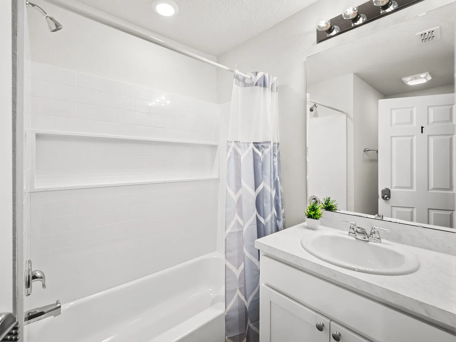 4 bed, 7.0 bath, 1784 sqft, $975 — Photo 4