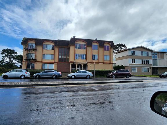 2nd image of 577 Clarinada Ave APT 14