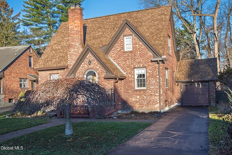 3rd image of 41 Crescent Drive