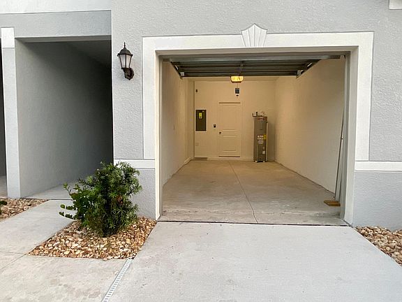 3rd image of 9707 Pembrooke Pines Dr