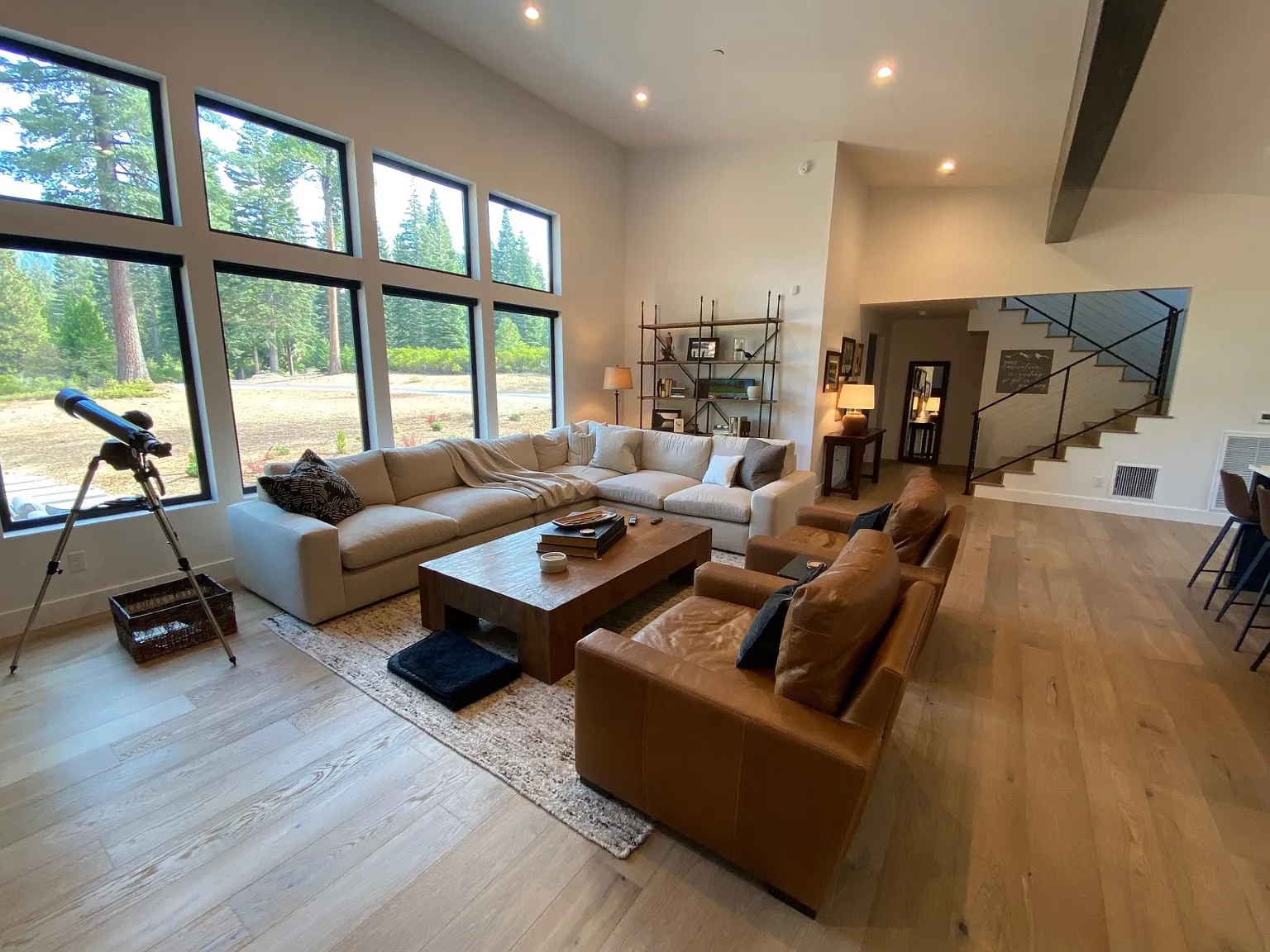 Contemporary Mountain Lodge - Long Term — Photo 4
