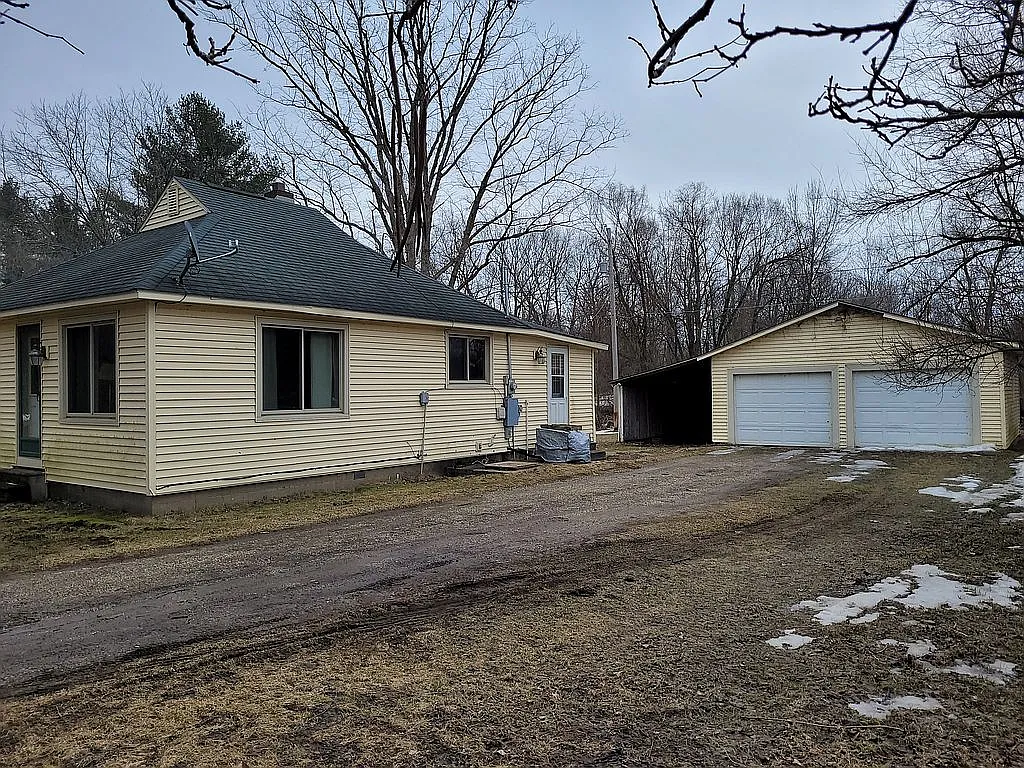 1692 E Center Rd photo 1