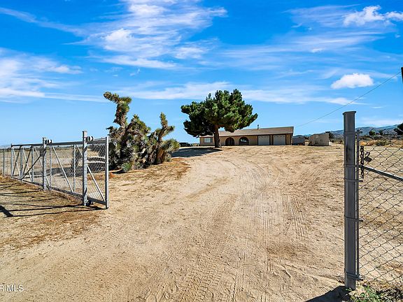 3rd image of 5023 Smoketree Rd