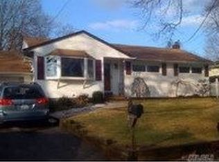 4 Jones Ln, Huntington, NY 11743
