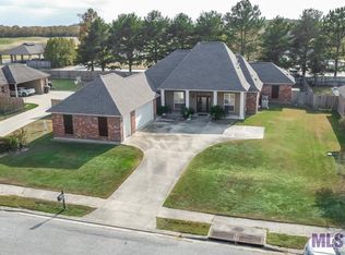 22627 Fairway View Dr, Zachary, LA 70791