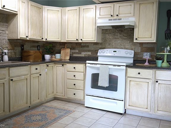 2nd image of 62976 Dunning Ln