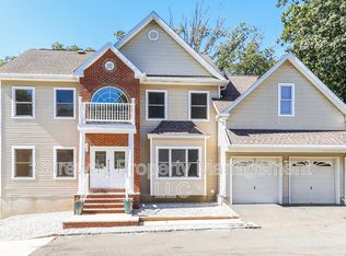2 Lucha Ct, East Brunswick, NJ 08816