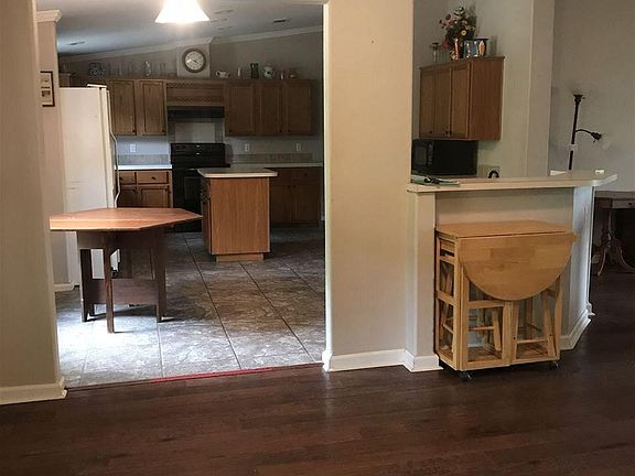 3rd image of 10920 Clover Ln