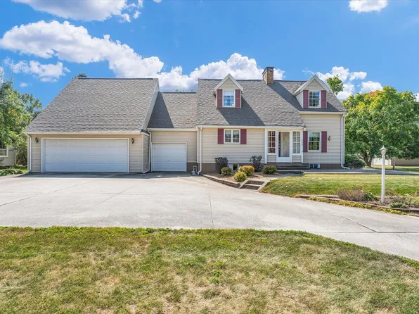 208 W Diller St, Broadlands, IL 61816