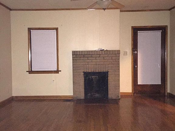 Living Room/Front door entrance