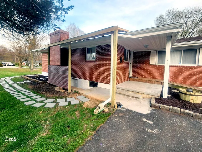 609 Evergreen Rd — Photo 2