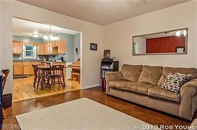 3rd image of 7513 Pinegrove Dr