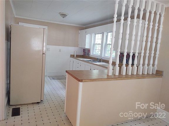5th image of 211 Willow Run Dr