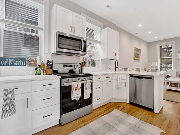 5th image of 1903 W Dickens Ave APT 2R